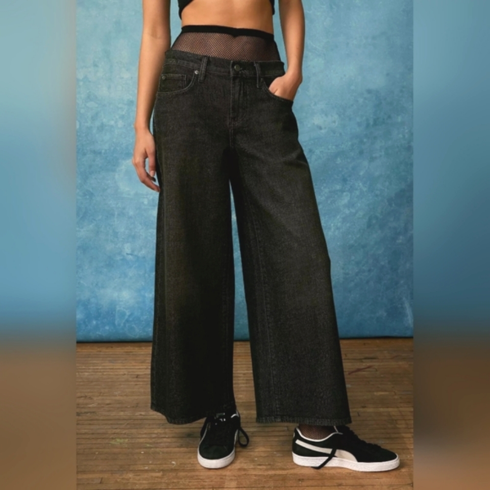 Urban Outfitters BDG Cowboy Crop Wide-Leg Slouchy Jeans 25 90s Grunge Y2K Style